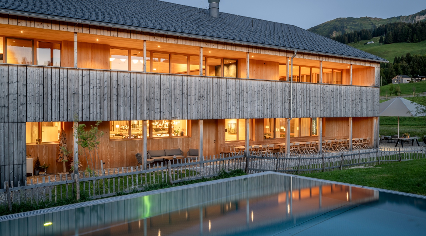 Beheizter Außenpool Hotelpool Wellnesshotel